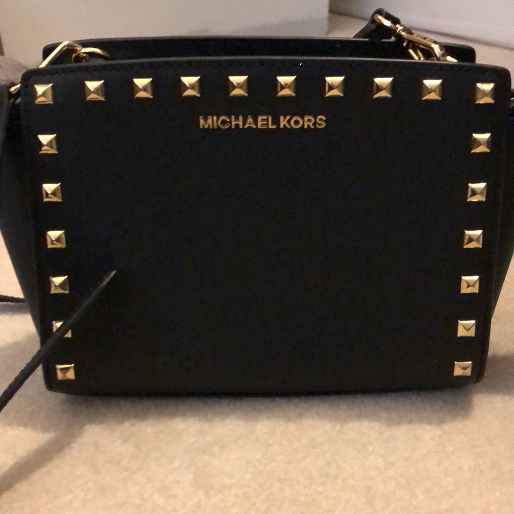 Authentic Michael Kors crossbody.